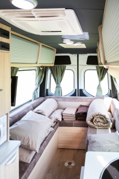 Ultima 2 adults plus 1 child berth premium motorhome rent in Australia